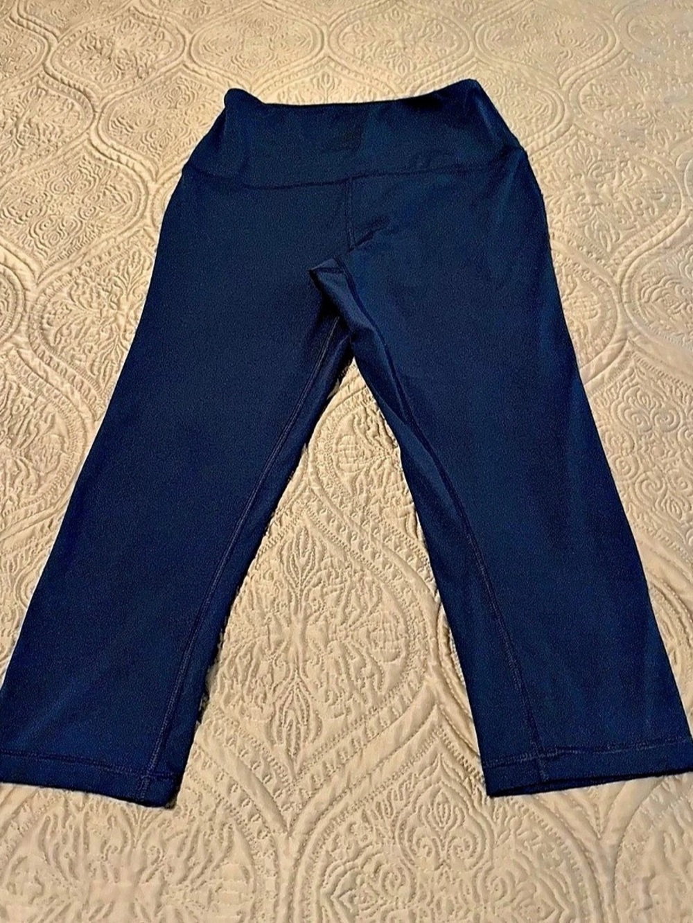 Amazon Essentials Women's Active Sculpt High Rise Capri Leggings Blue Small